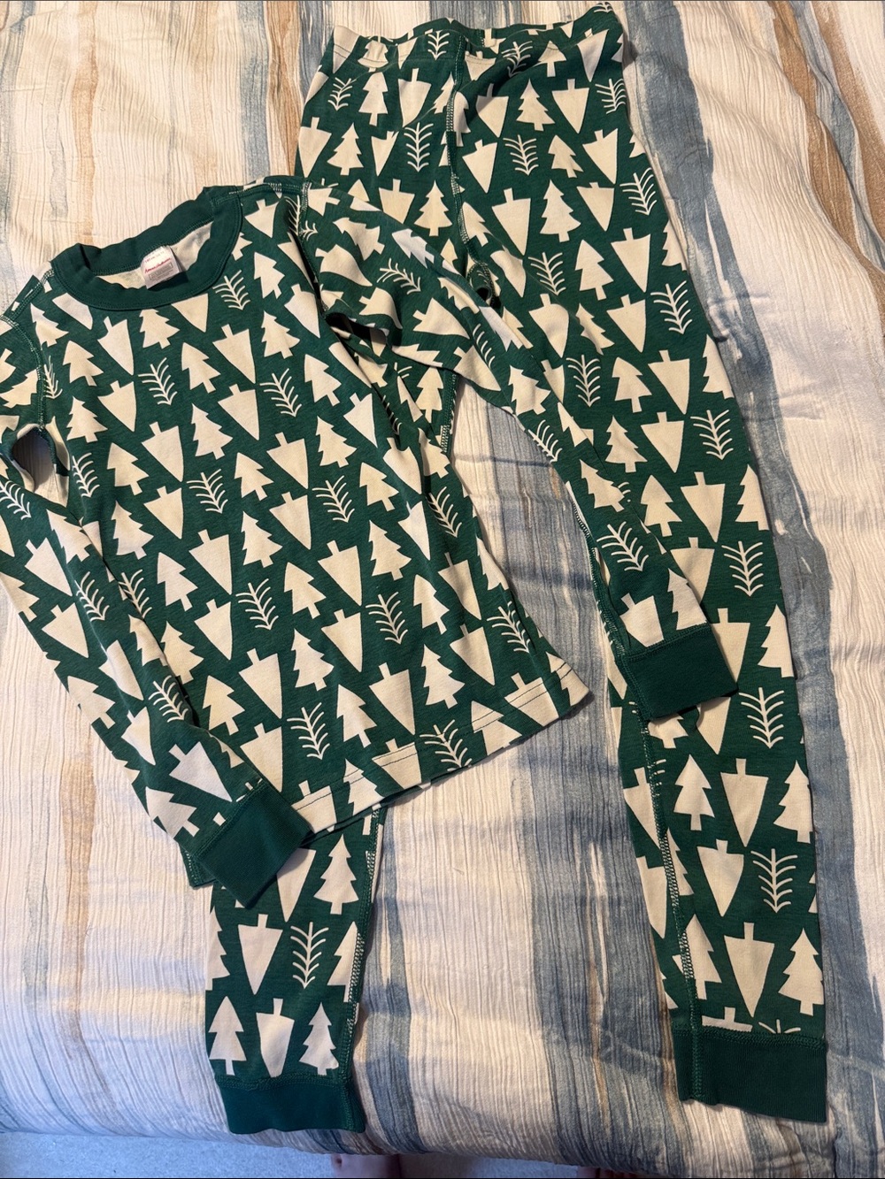 Hanna Andersson Green Christmas Tree-Print Pajama Set